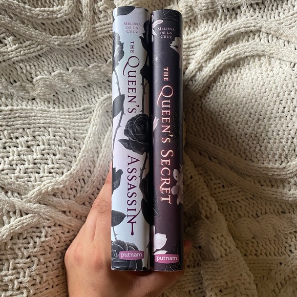 The Queens Assassin’s duology by Melissa De La Cruz - Picture 2 of 4